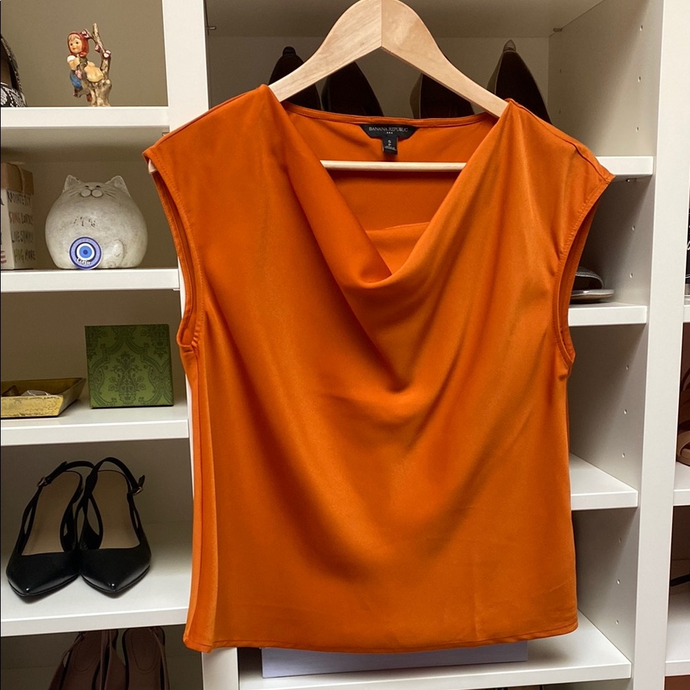 Banana Republic Sleeveless Orange Draped Blouse. Size S. Like NEW.